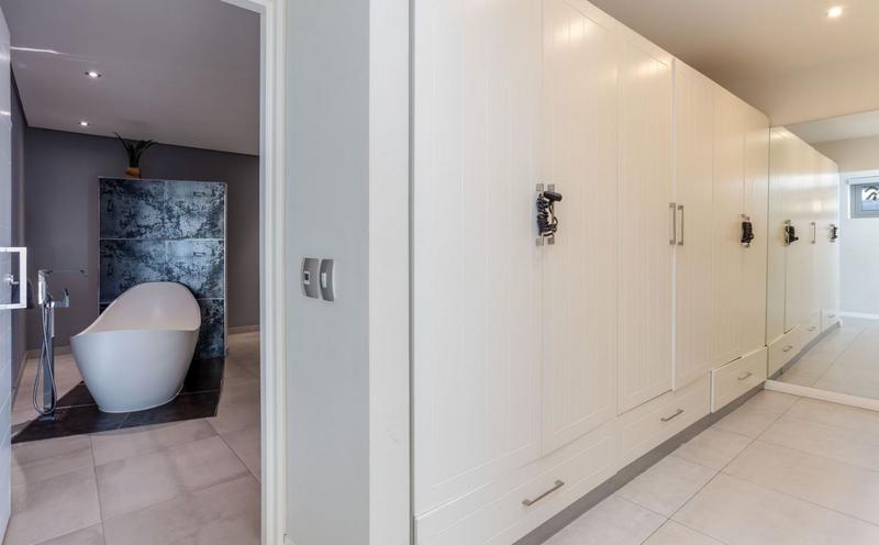 8 Bedroom Property for Sale in Llandudno Western Cape